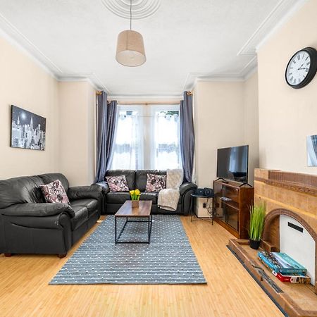 Homely 4-Bedroom Home With 2 Baths & Free Parking Londyn Zewnętrze zdjęcie