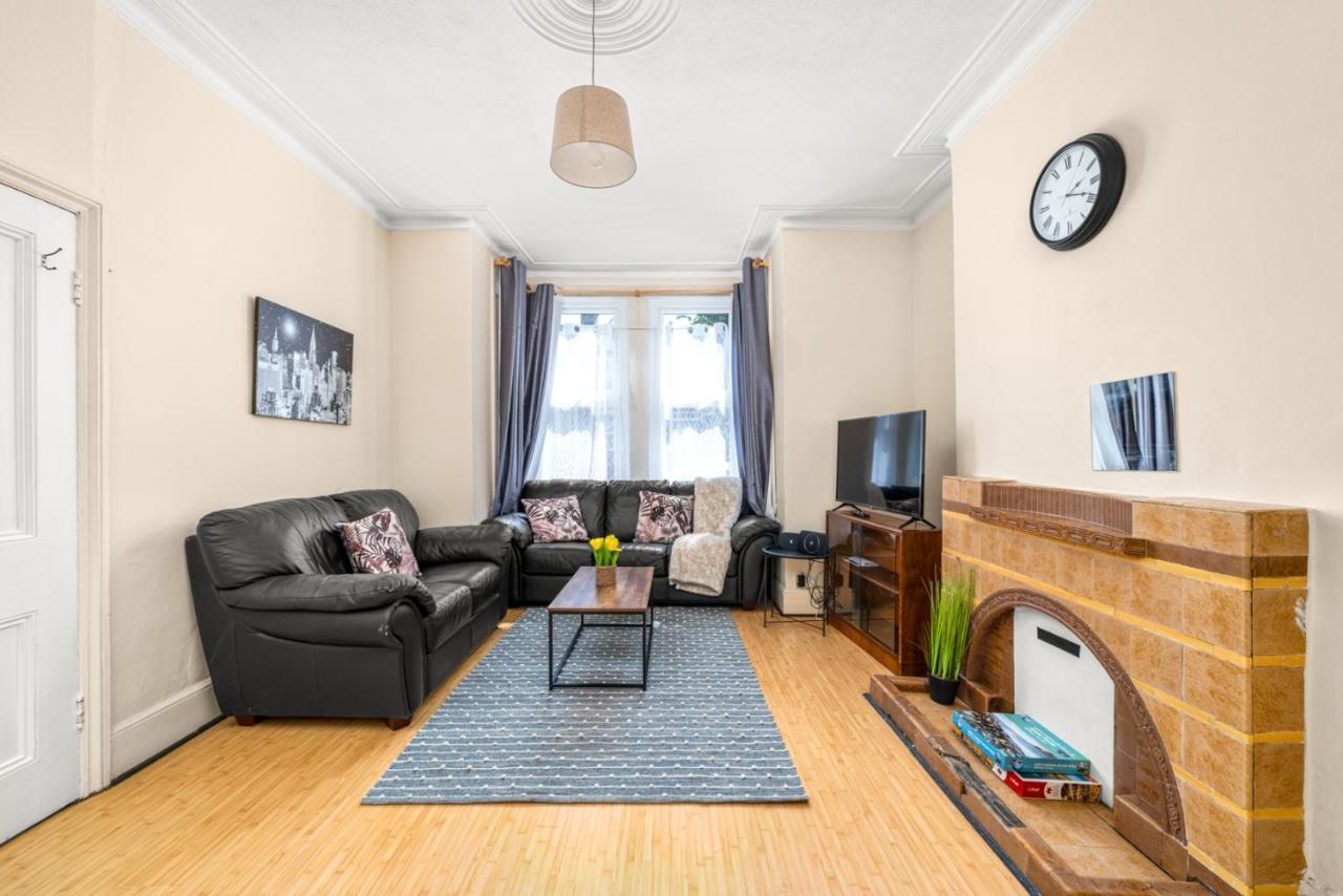 Homely 4-Bedroom Home With 2 Baths & Free Parking Londyn Zewnętrze zdjęcie