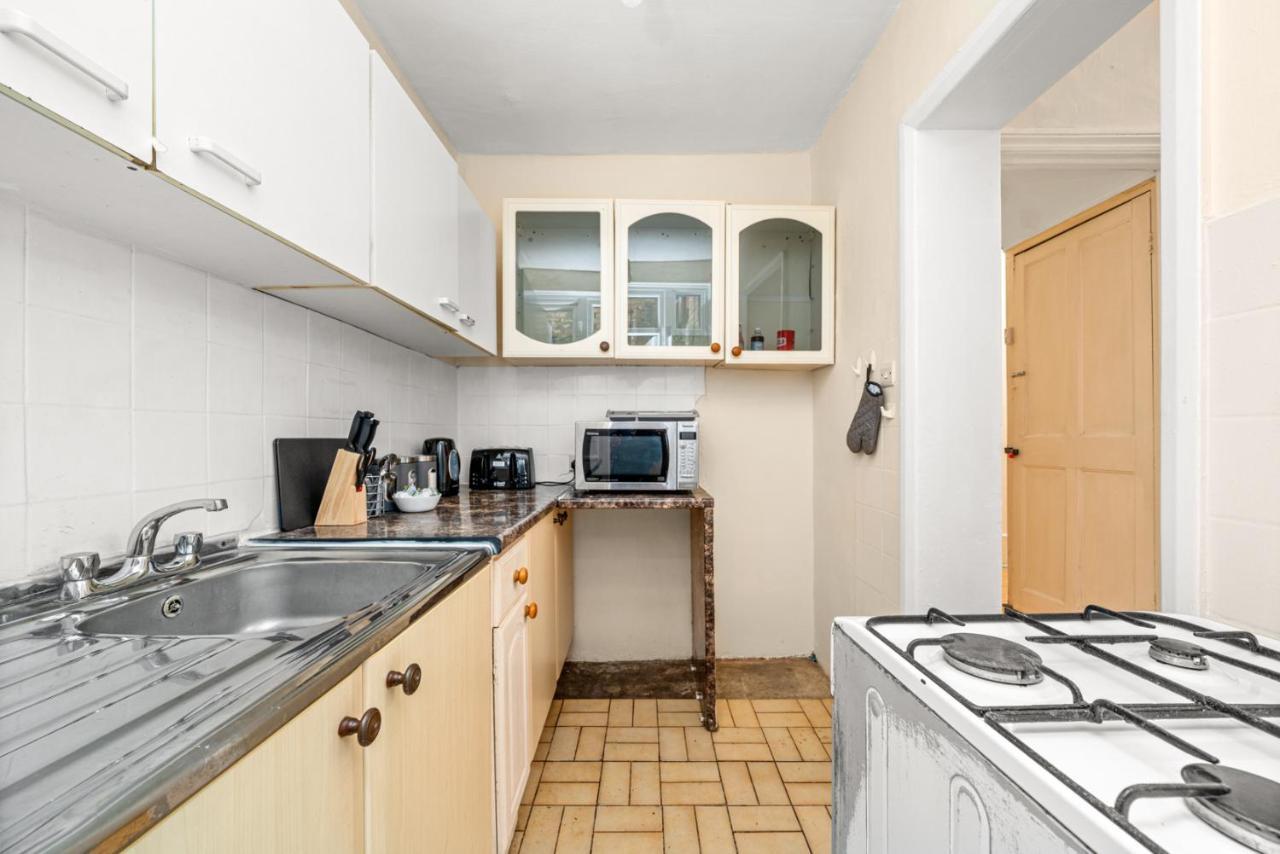 Homely 4-Bedroom Home With 2 Baths & Free Parking Londyn Zewnętrze zdjęcie