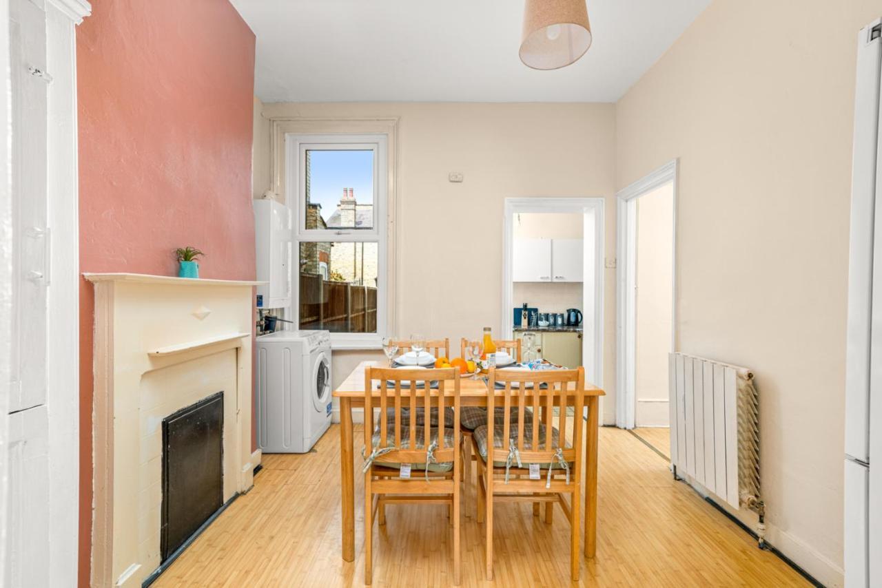 Homely 4-Bedroom Home With 2 Baths & Free Parking Londyn Zewnętrze zdjęcie