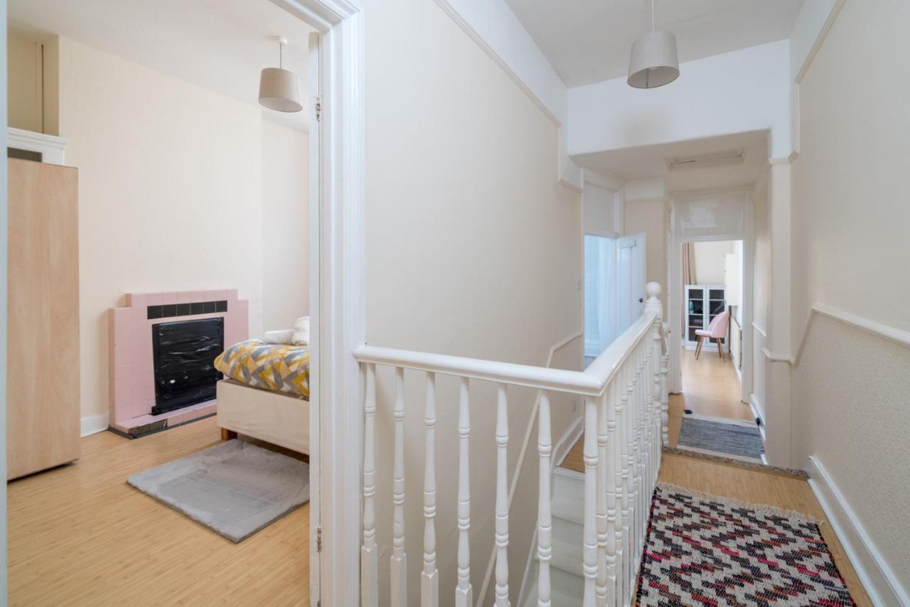 Homely 4-Bedroom Home With 2 Baths & Free Parking Londyn Zewnętrze zdjęcie